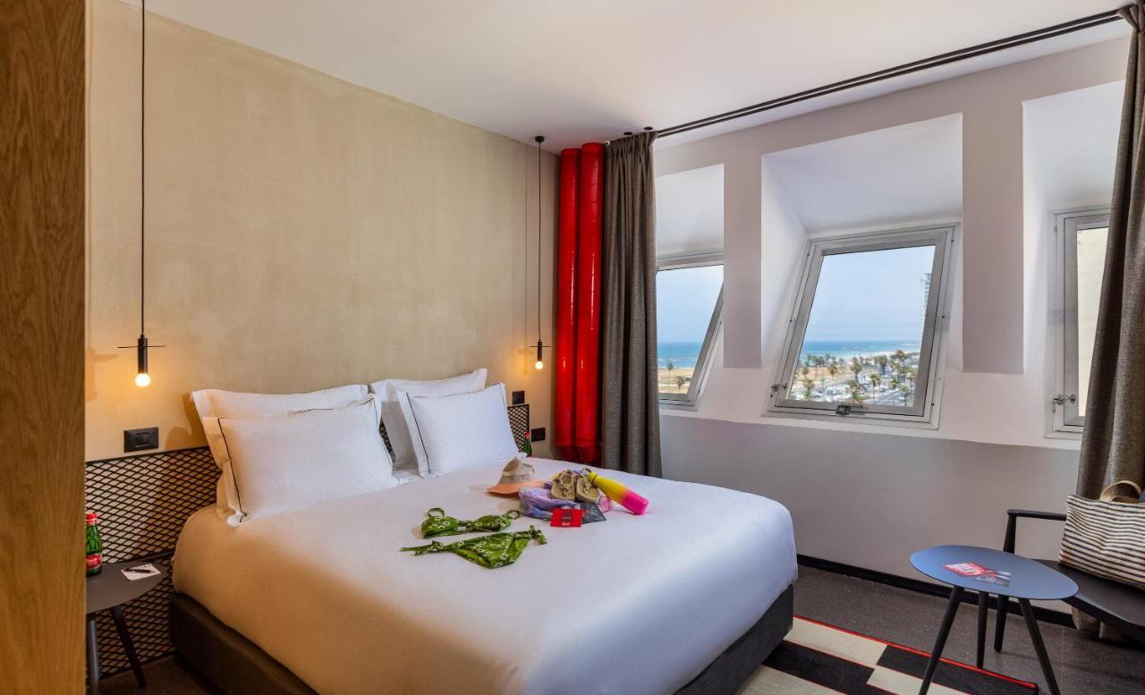 Brown Brut Seafront Hotel, A Member Of Brown Hotels Tel Aviv Bagian luar foto