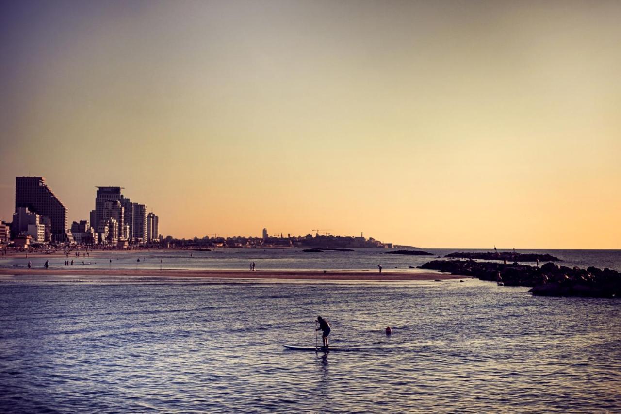 Brown Brut Seafront Hotel, A Member Of Brown Hotels Tel Aviv Bagian luar foto