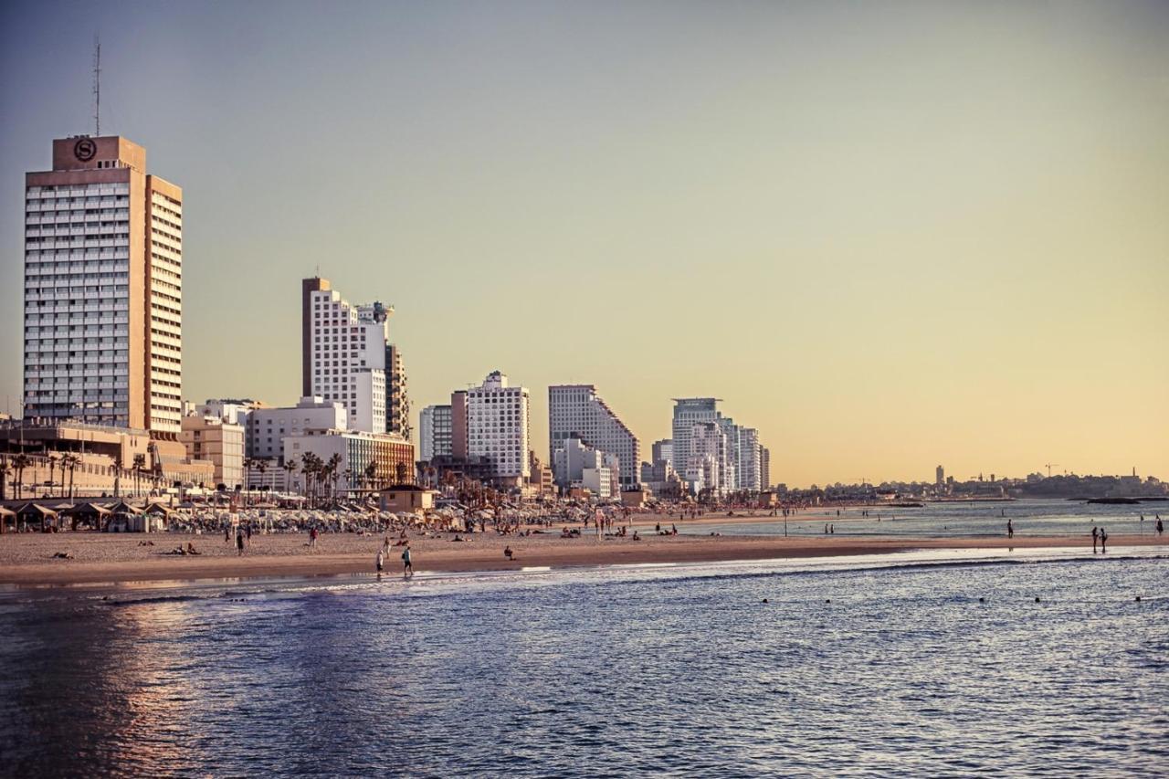 Brown Brut Seafront Hotel, A Member Of Brown Hotels Tel Aviv Bagian luar foto