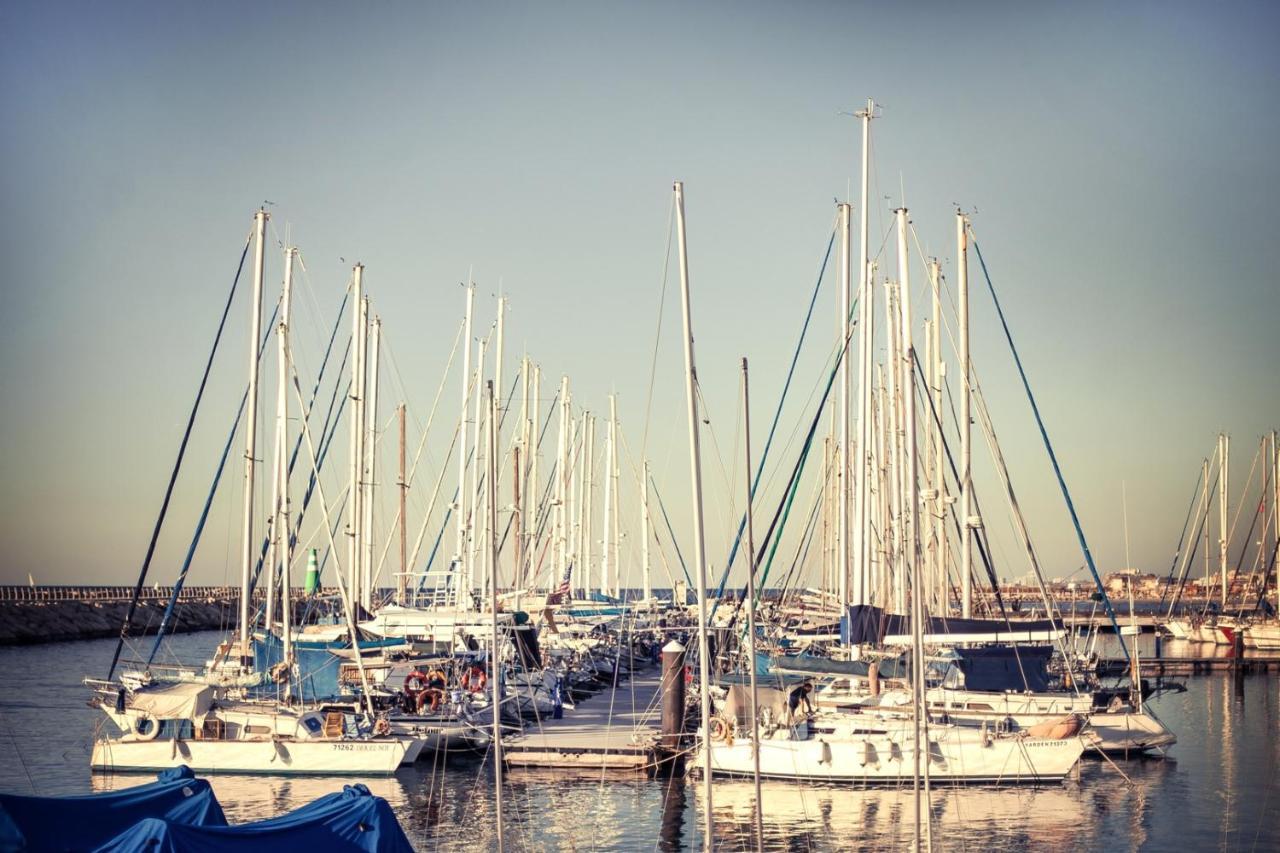 Brown Brut Seafront Hotel, A Member Of Brown Hotels Tel Aviv Bagian luar foto