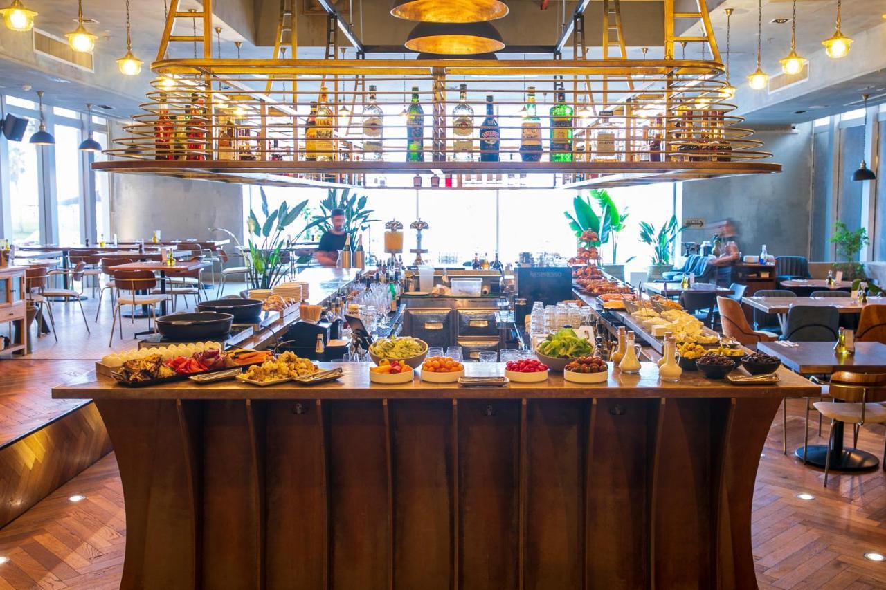 Brown Brut Seafront Hotel, A Member Of Brown Hotels Tel Aviv Bagian luar foto