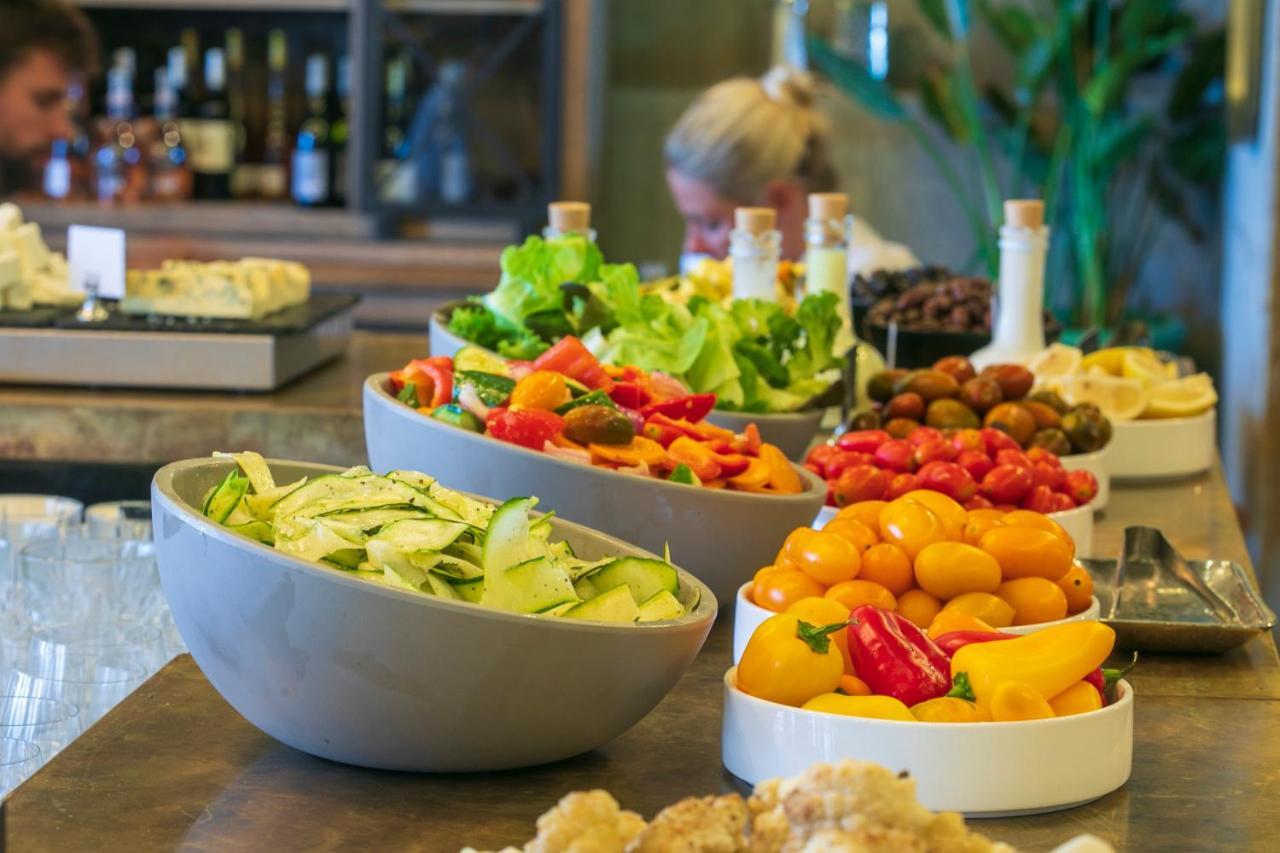 Brown Brut Seafront Hotel, A Member Of Brown Hotels Tel Aviv Bagian luar foto