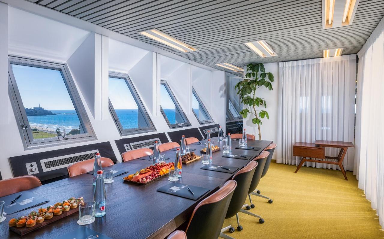 Brown Brut Seafront Hotel, A Member Of Brown Hotels Tel Aviv Bagian luar foto
