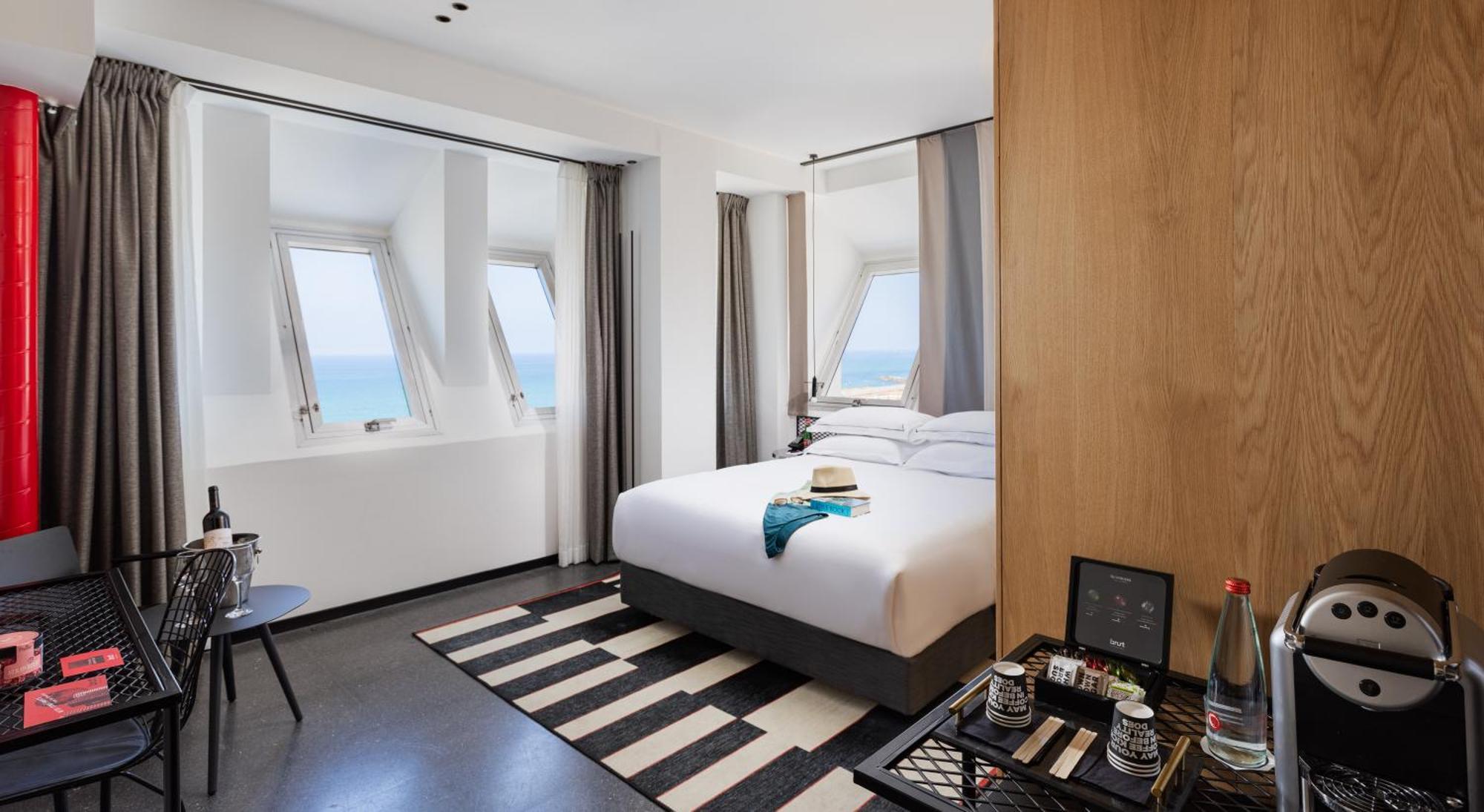 Brown Brut Seafront Hotel, A Member Of Brown Hotels Tel Aviv Bagian luar foto