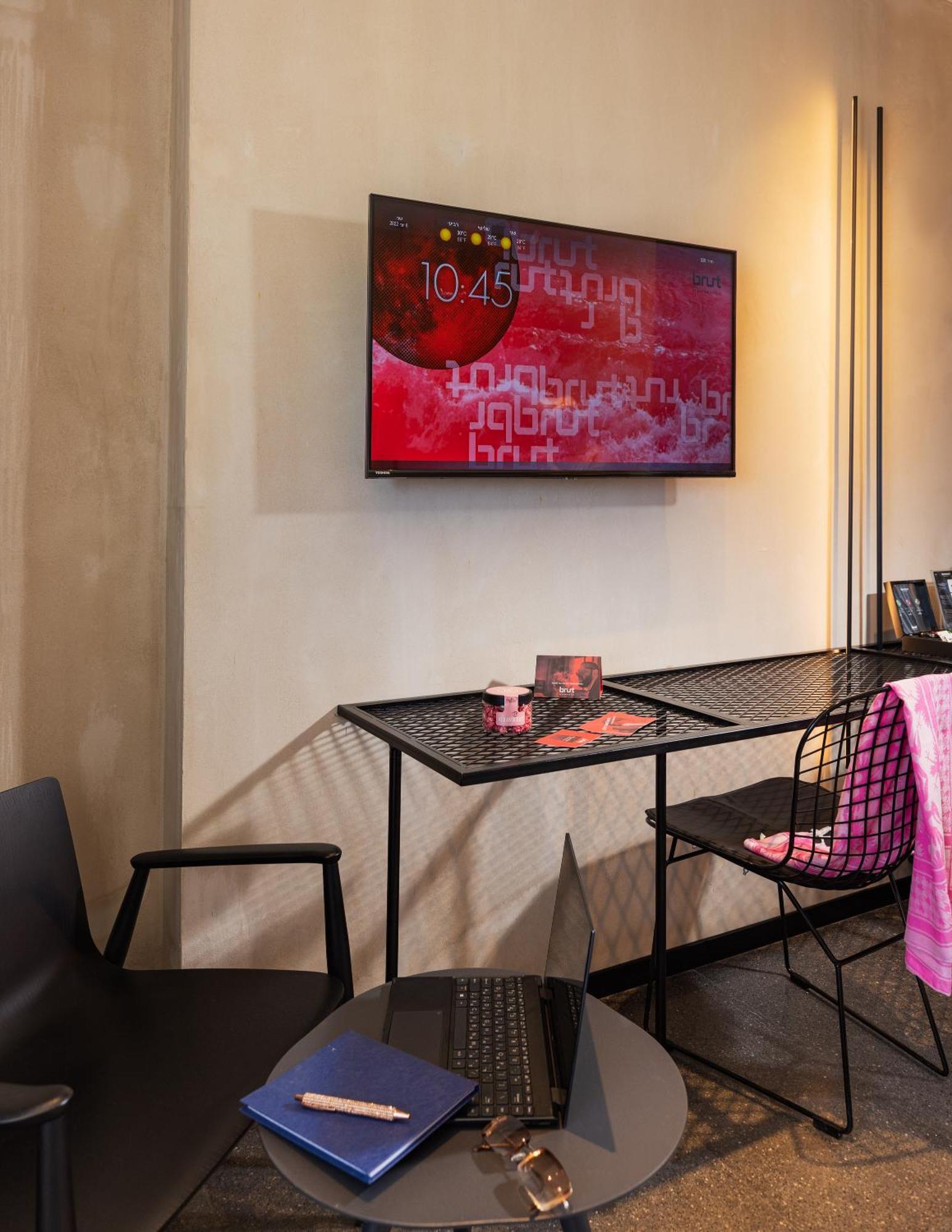 Brown Brut Seafront Hotel, A Member Of Brown Hotels Tel Aviv Bagian luar foto