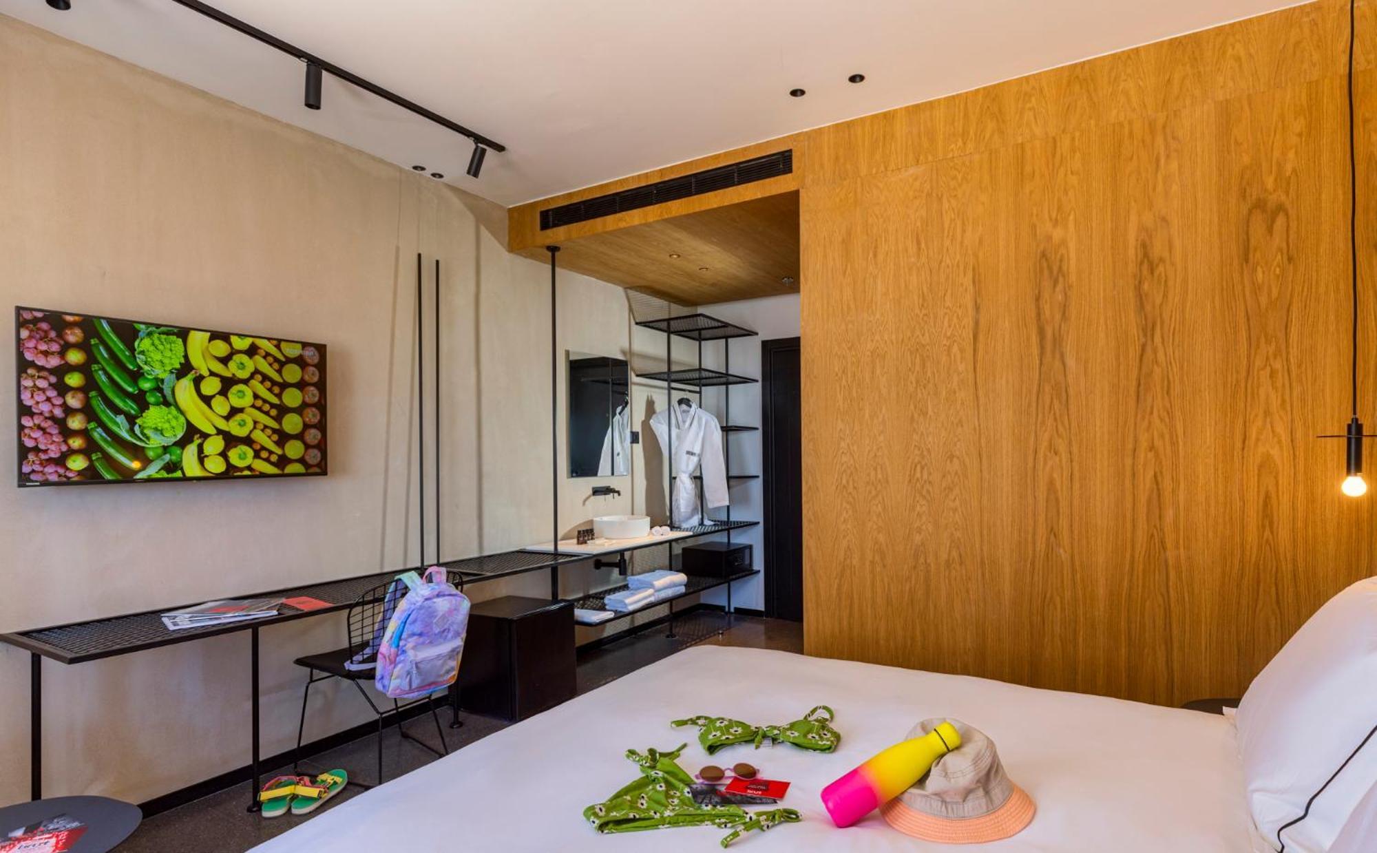 Brown Brut Seafront Hotel, A Member Of Brown Hotels Tel Aviv Bagian luar foto